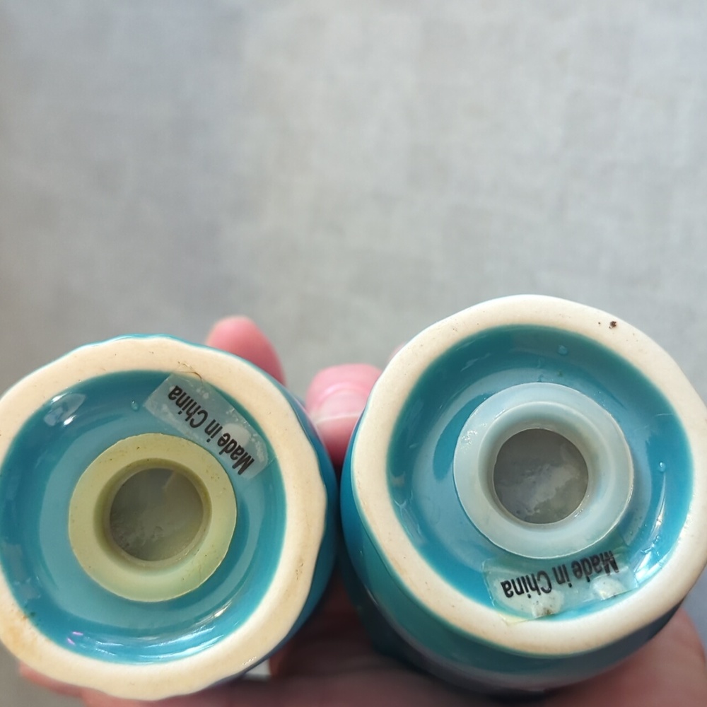 Pioneer Woman Salt And Pepper Shaker Set - Picture 3 of 3